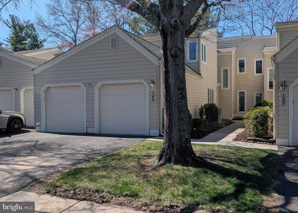 140 Westbury Ct - Photo 2 of 27