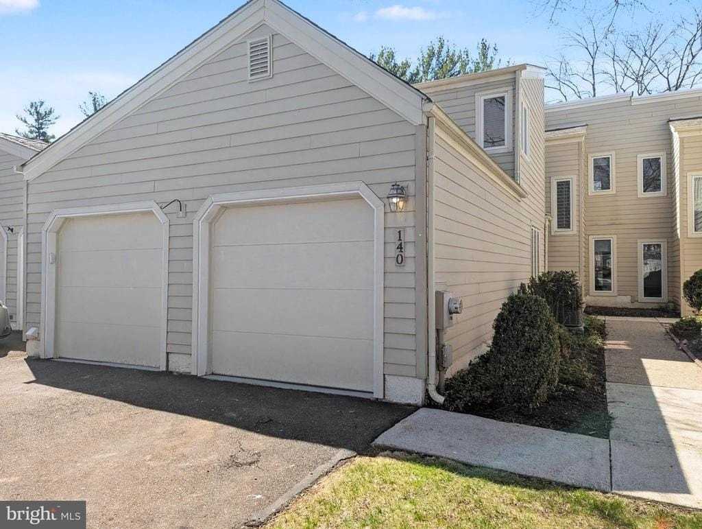 140 Westbury Ct - Photo 4 of 27