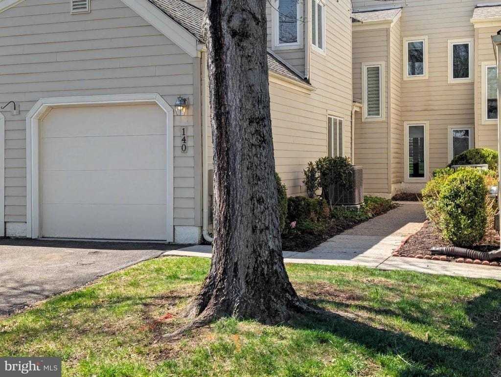 140 Westbury Ct - Photo 5 of 27