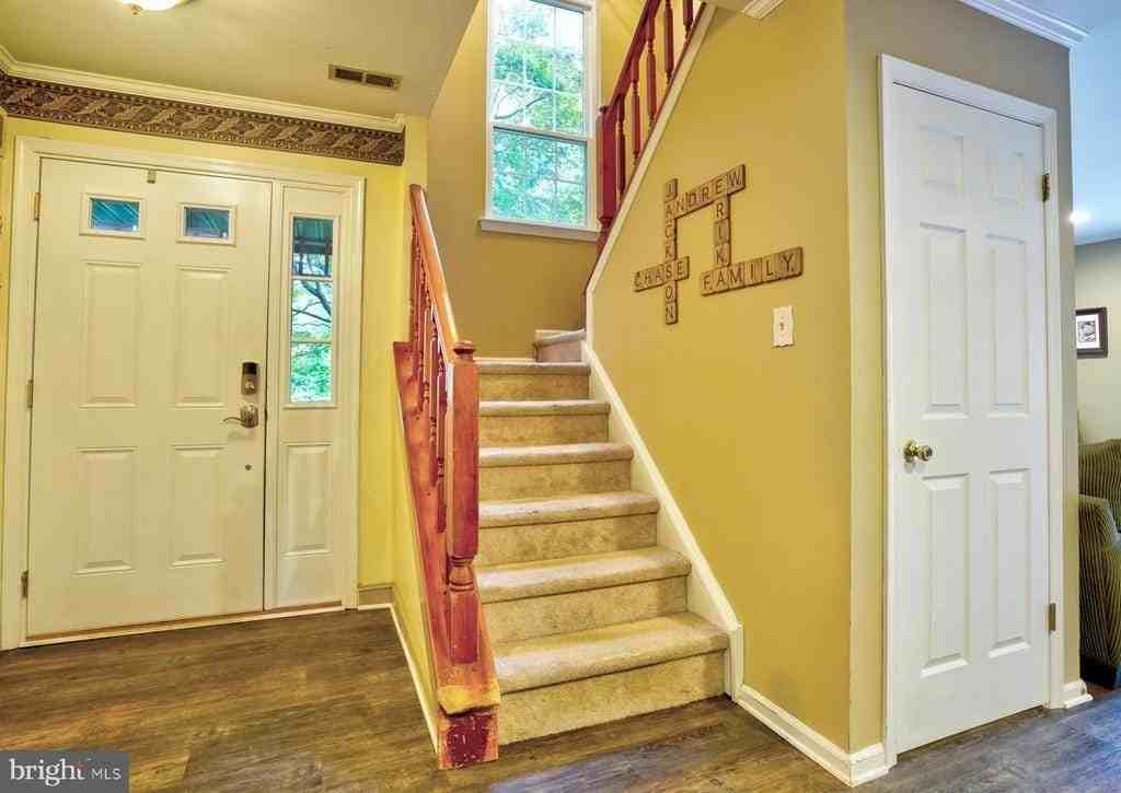 111 Honeylocust Ct - Photo 4 of 39