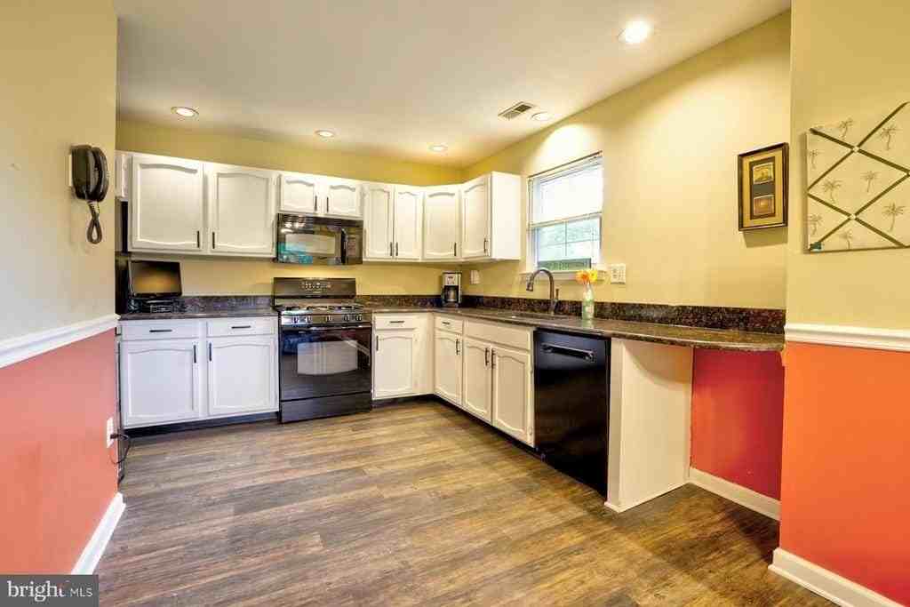 111 Honeylocust Ct - Photo 5 of 39