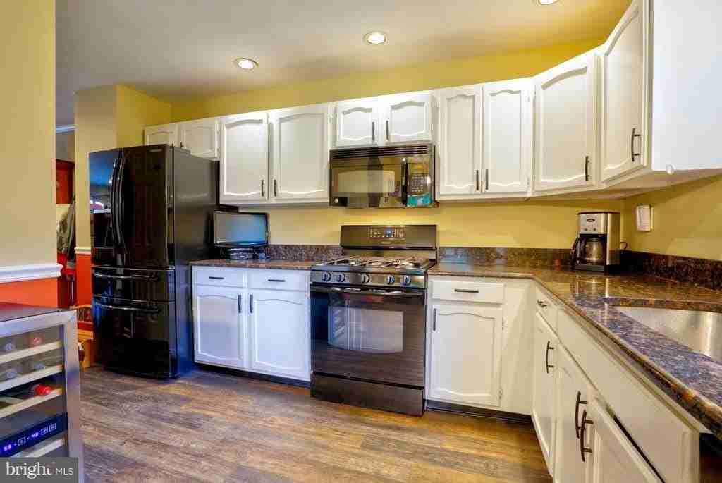 111 Honeylocust Ct - Photo 6 of 39