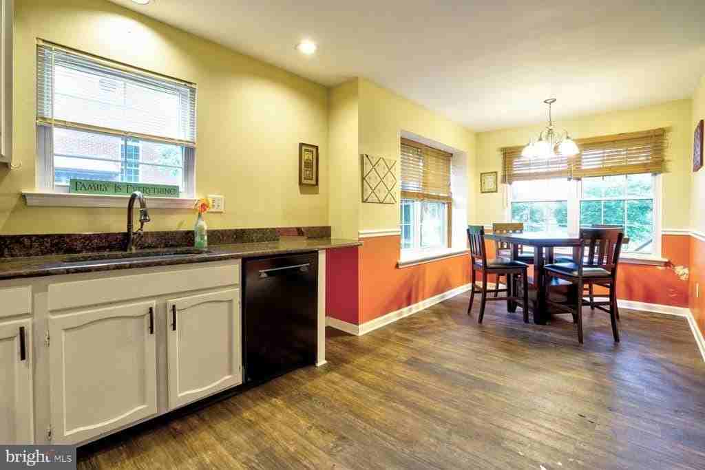 111 Honeylocust Ct - Photo 7 of 39