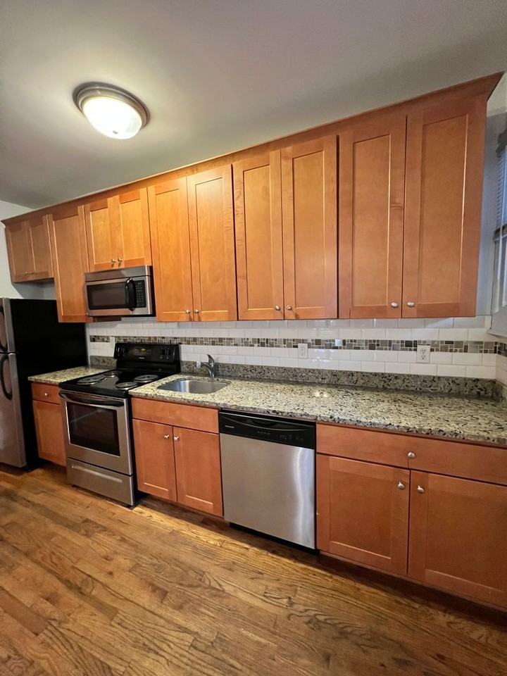 1107 W Grace St - Photo 4 of 30