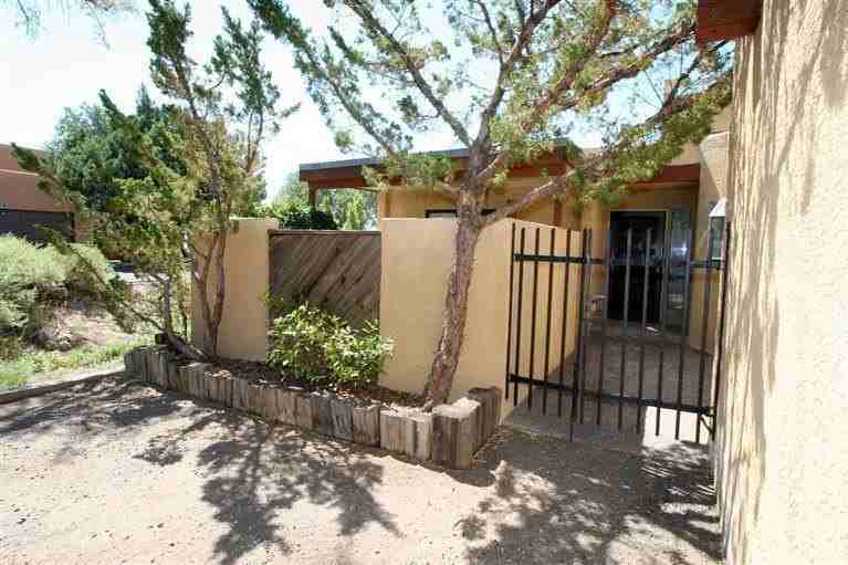 830 Live Oak Rd Ne Apt E - Photo 2 of 25