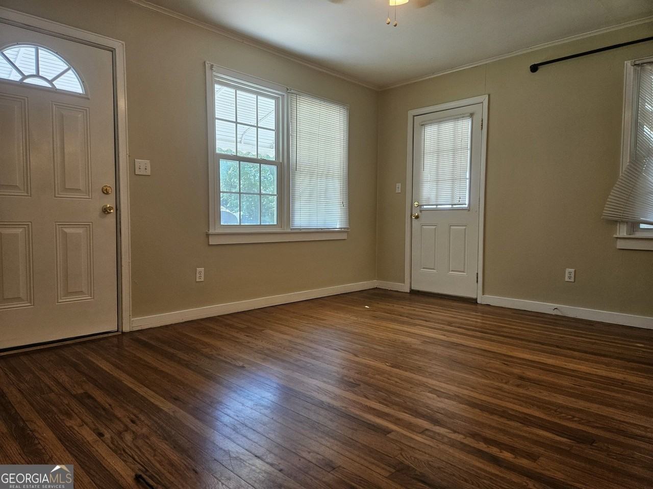 316 Florence Ave - Photo 2 of 9