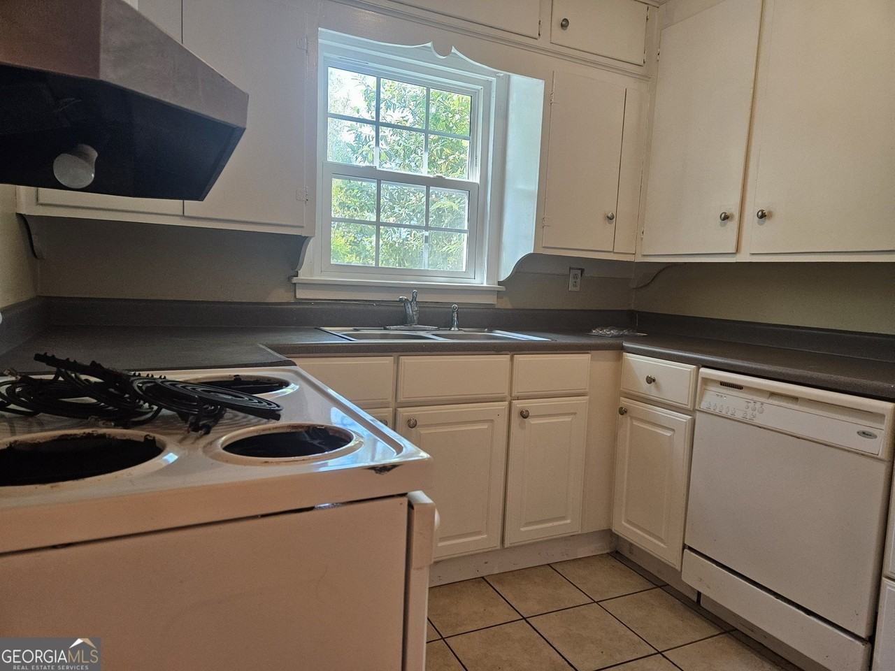 316 Florence Ave - Photo 4 of 9