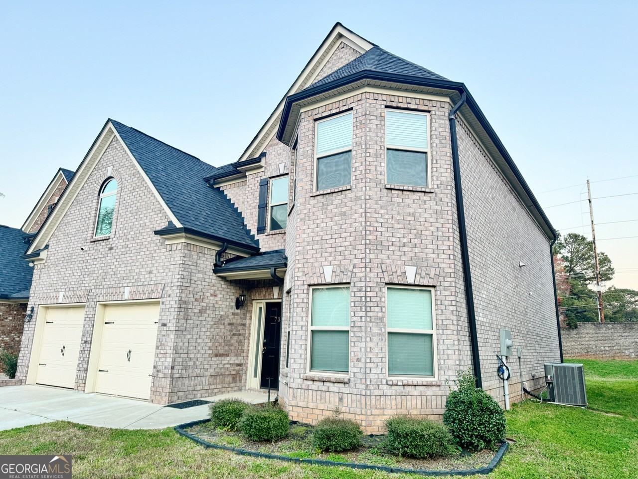 732 Sanctuary Ln