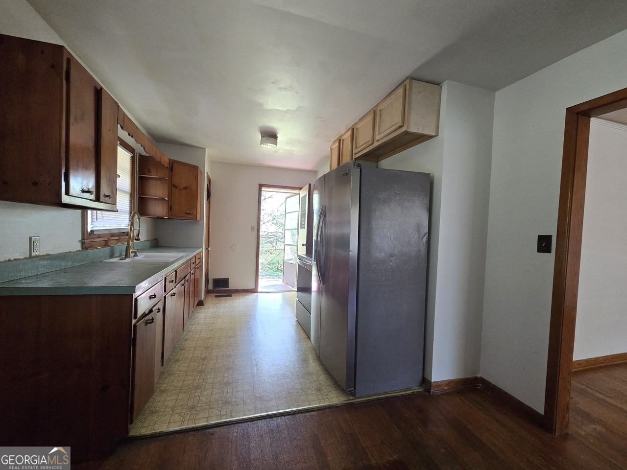 677 Shellnut Dr - Photo 5 of 18