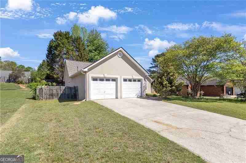 125 York Ln - Photo 2 of 28