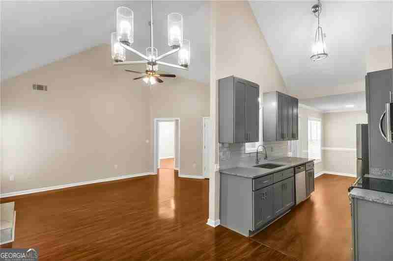 125 York Ln - Photo 3 of 28