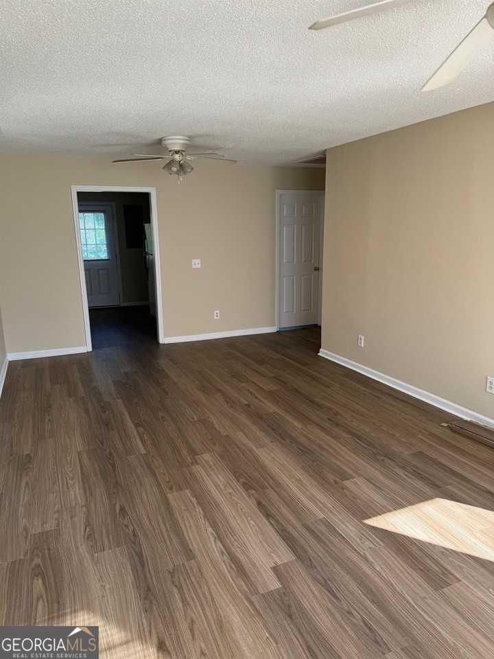 609 Yorktown Pl #B - Photo 3 of 9