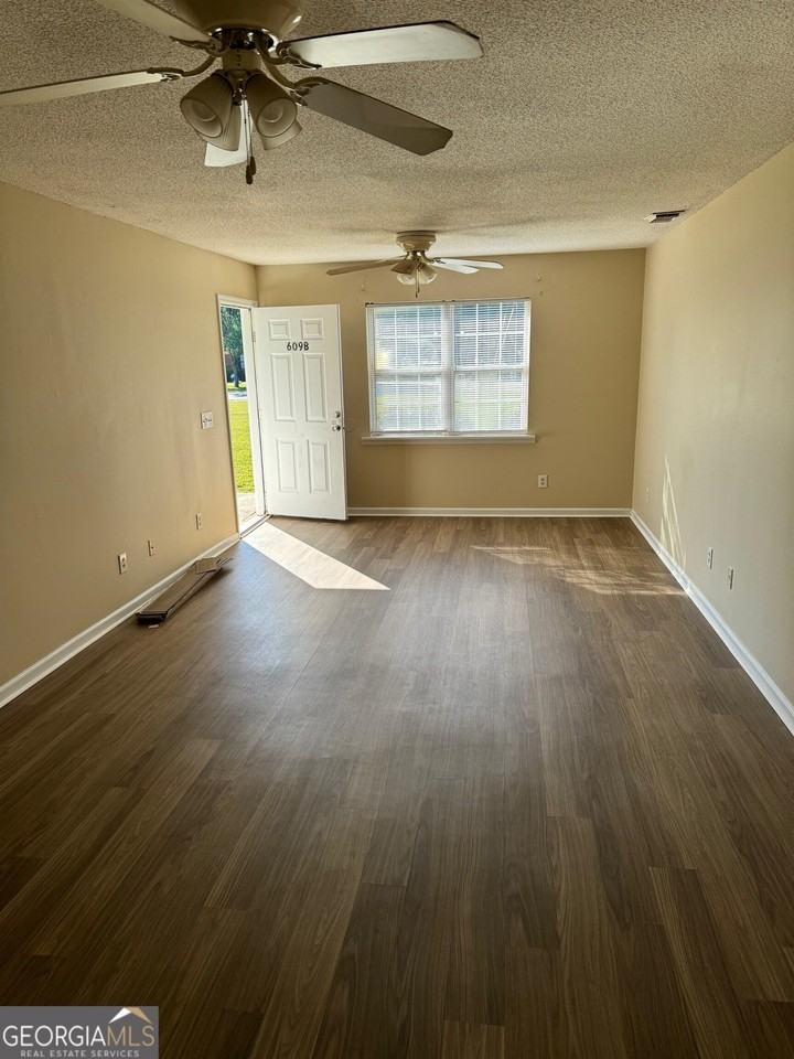 609 Yorktown Pl #B - Photo 4 of 9