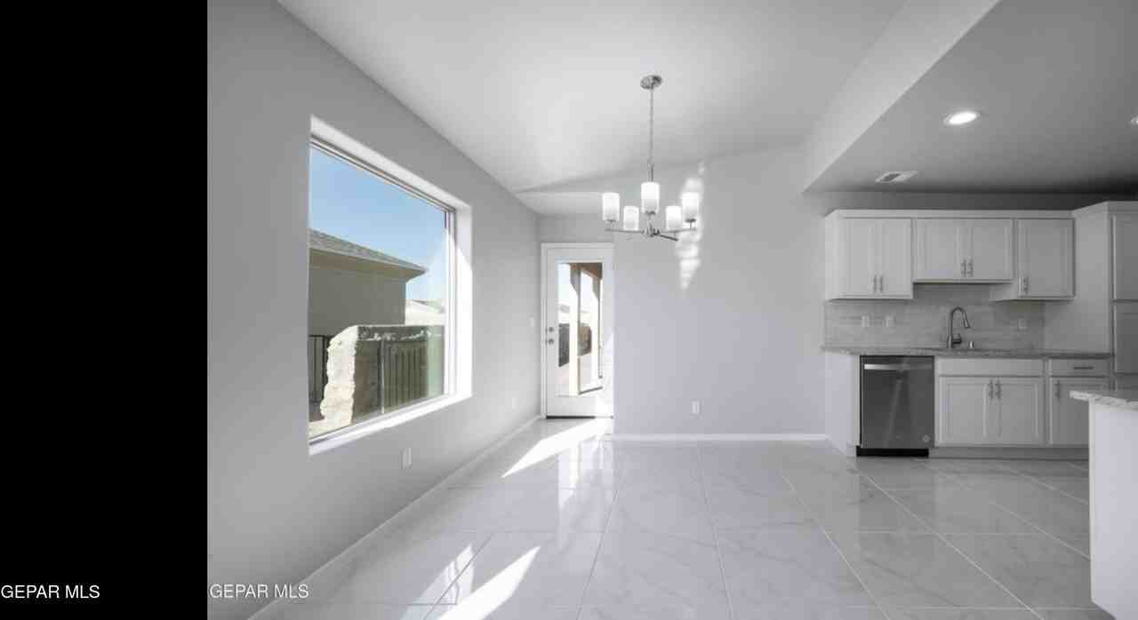 15221 Gauge Ct - Photo 5 of 17