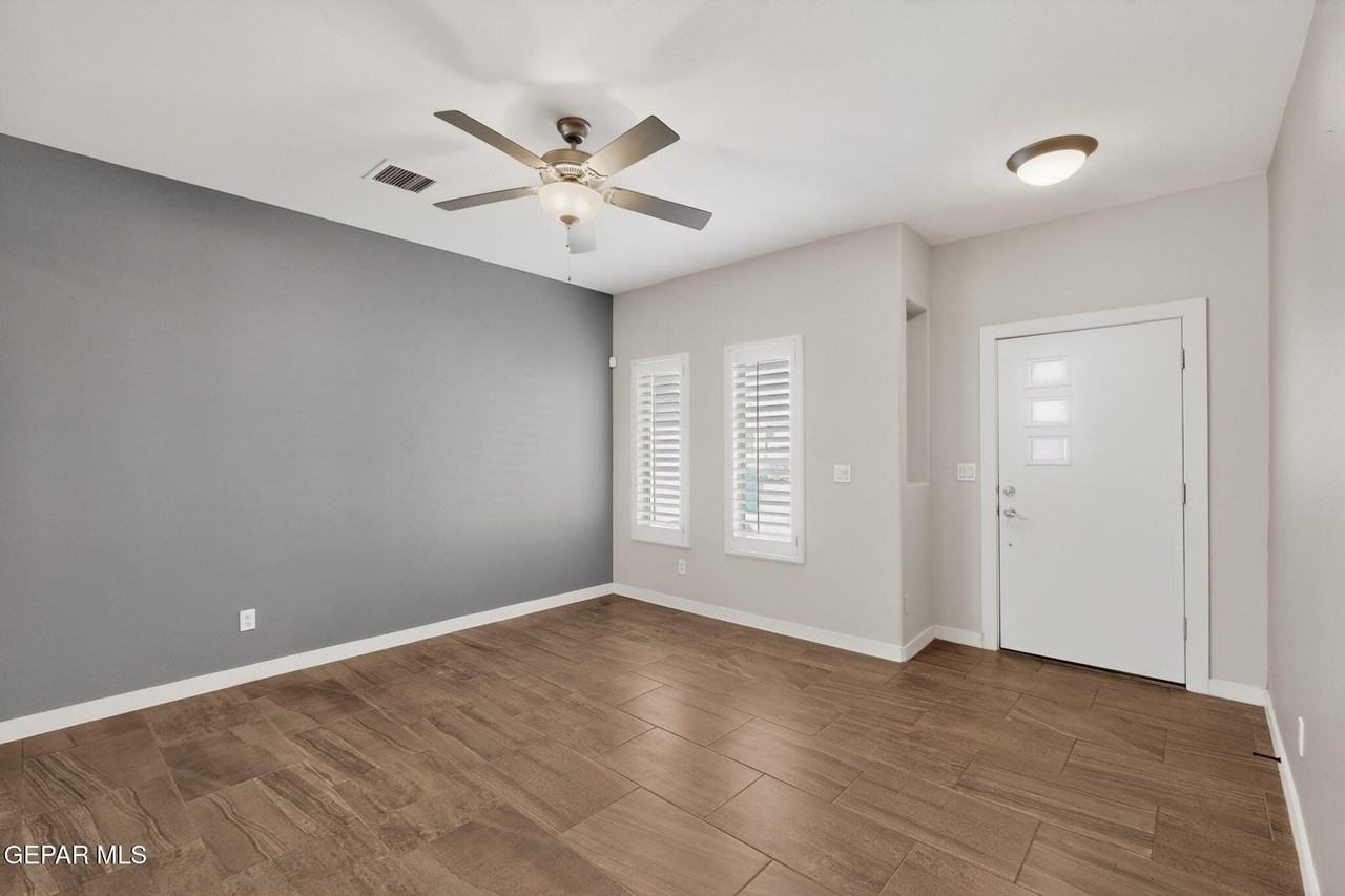 320 S Manzanita Dr - Photo 5 of 43