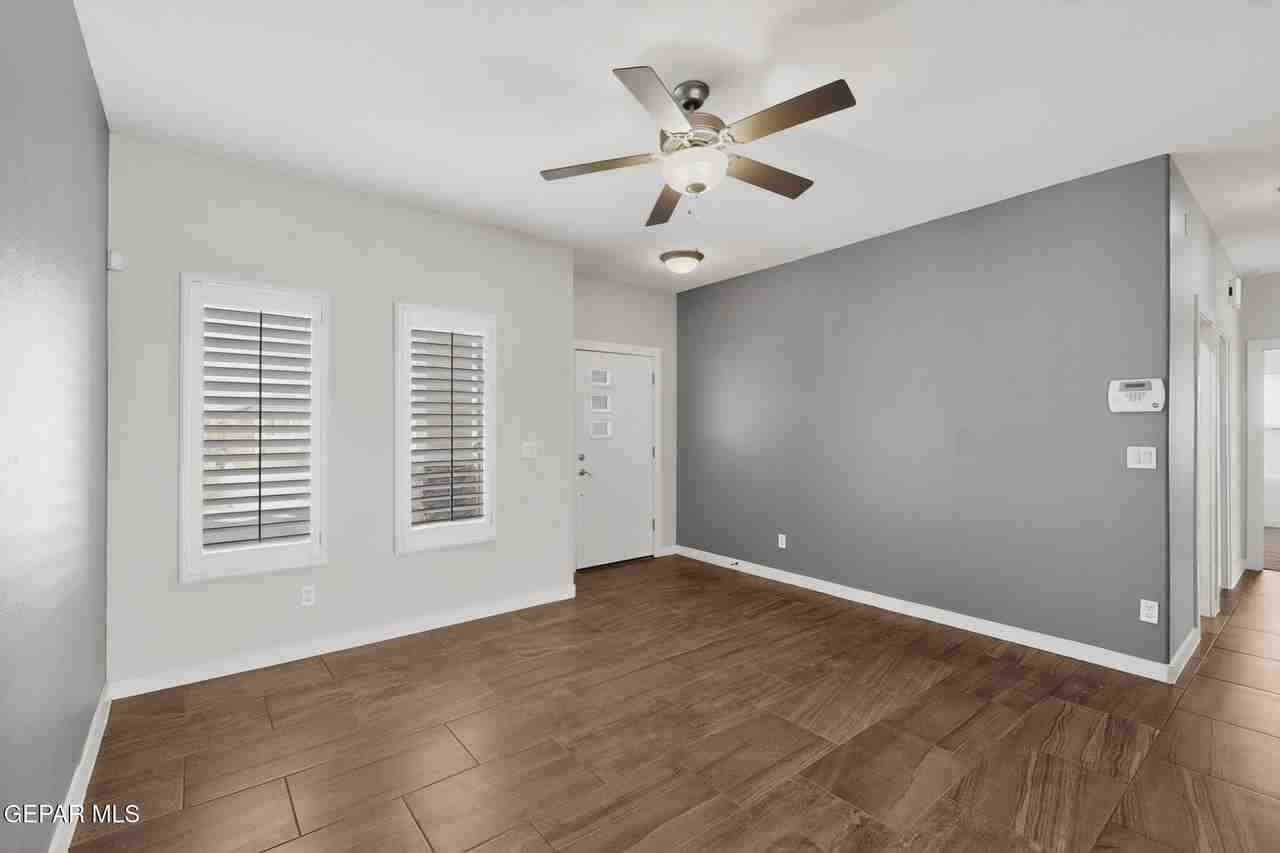 320 S Manzanita Dr - Photo 6 of 43