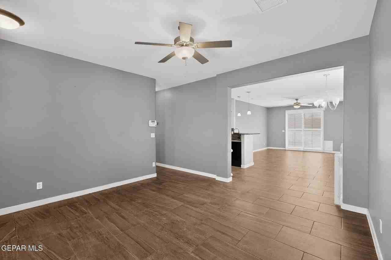 320 S Manzanita Dr - Photo 7 of 43