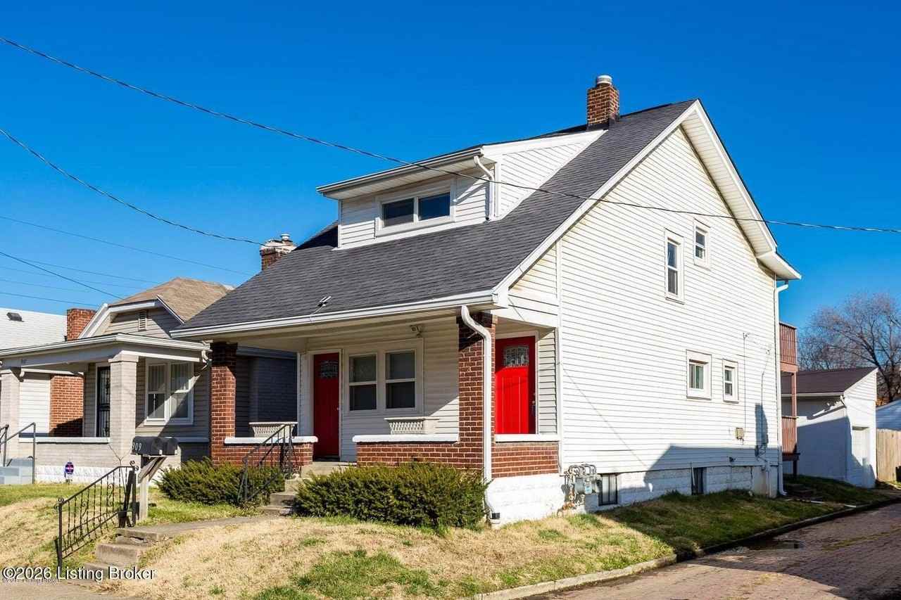 909 Ash St Apt 2 - Photo 2 of 16