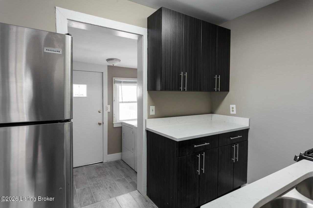 909 Ash St Apt 2 - Photo 3 of 16