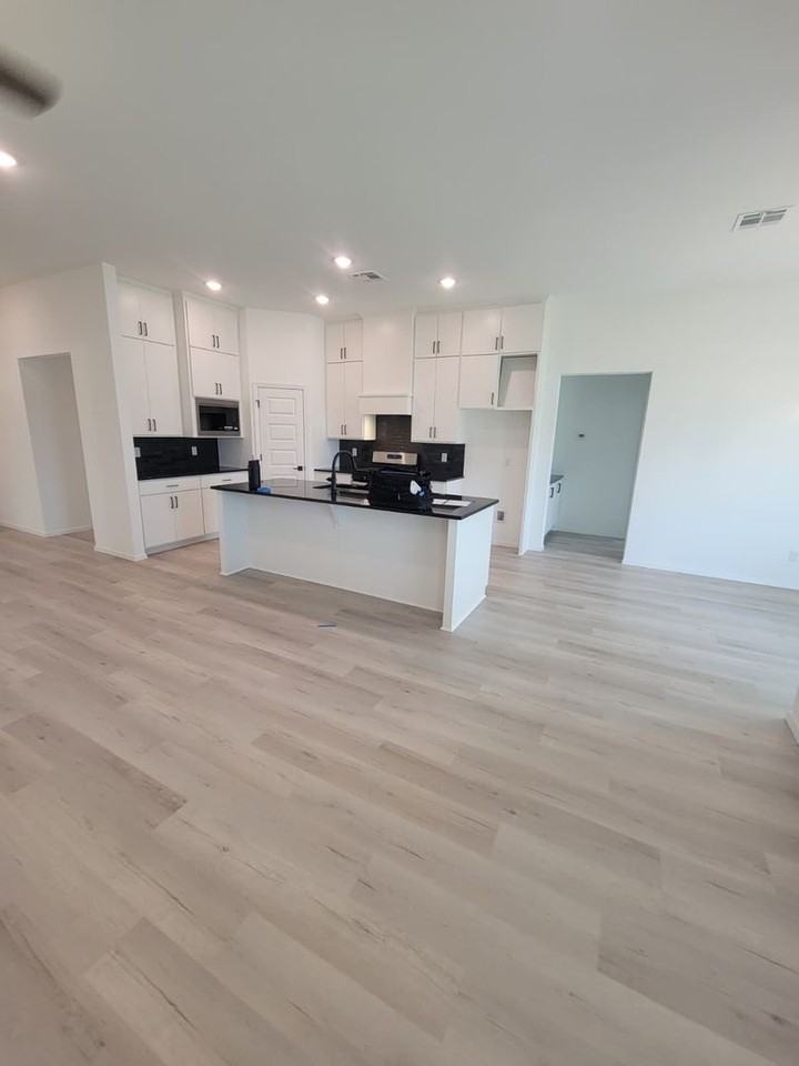 3809 W Laredo St - Photo 6 of 43