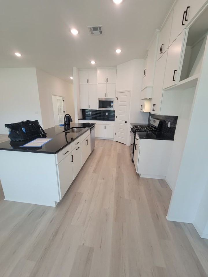 3809 W Laredo St - Photo 3 of 43