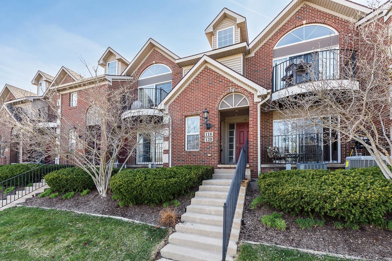 120 W Oakbrook Dr