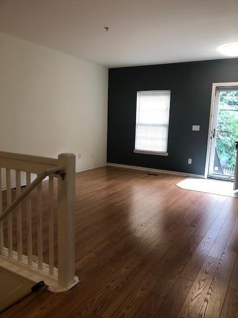 1021 Maiden Ln - Photo 3 of 9