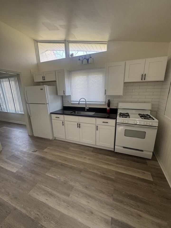 6206 Beech Daly Rd - Photo 2 of 8