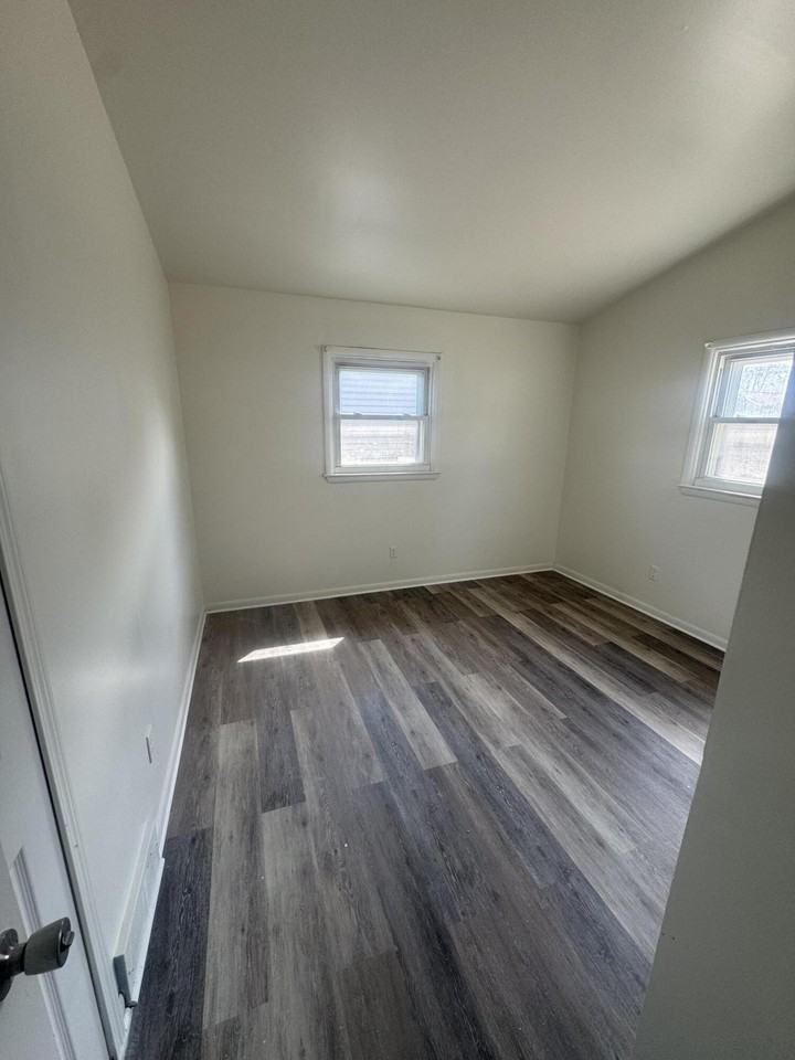 6206 Beech Daly Rd - Photo 5 of 8