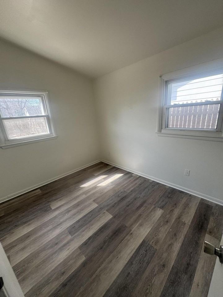 6206 Beech Daly Rd - Photo 6 of 8