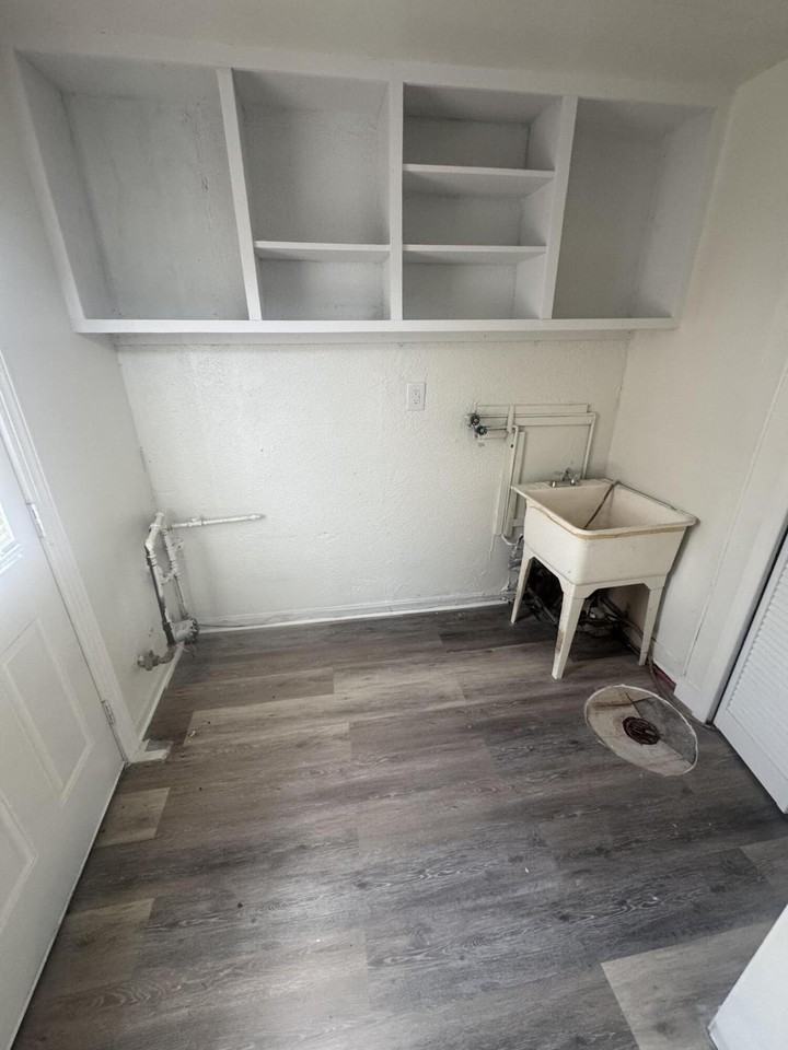 6206 Beech Daly Rd - Photo 7 of 8