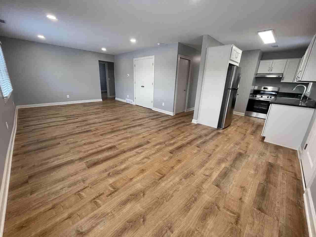 210 W 6th St #1 - Photo 3 of 16