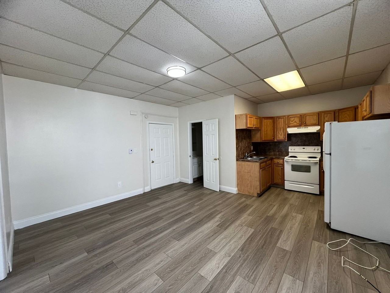 Broad & High - Photo 3 of 32