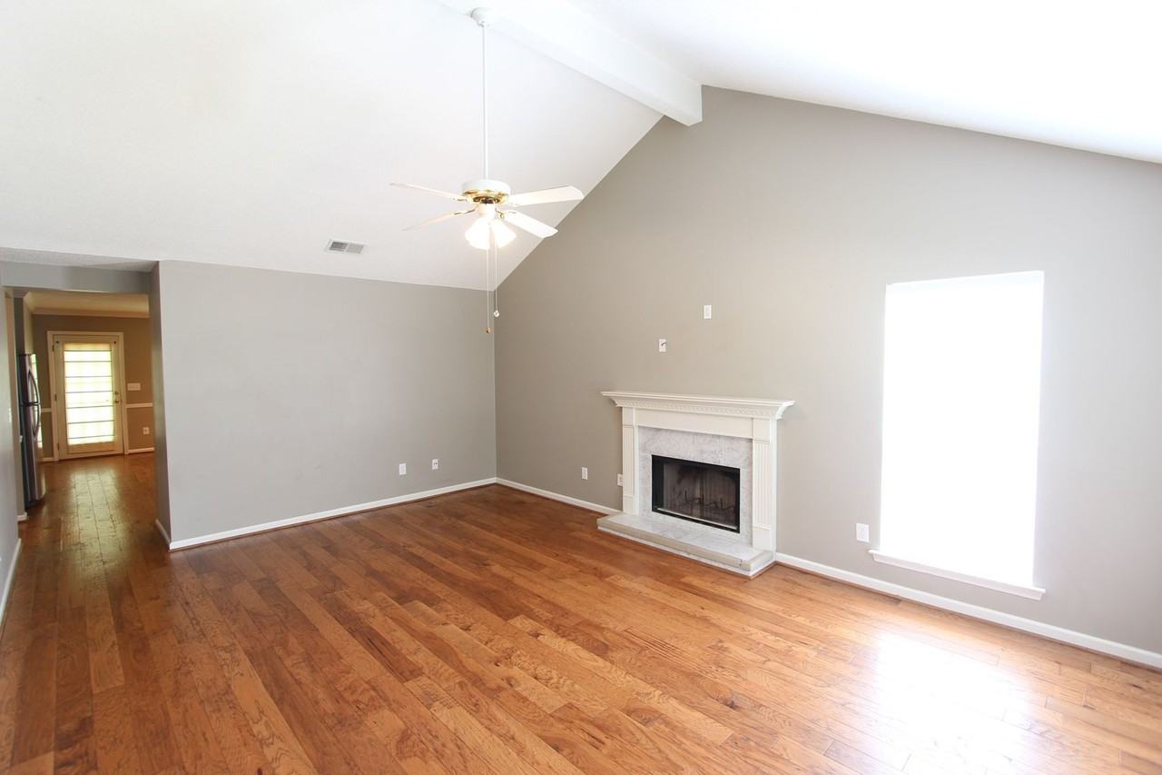 107 Roy Ct - Photo 2 of 16