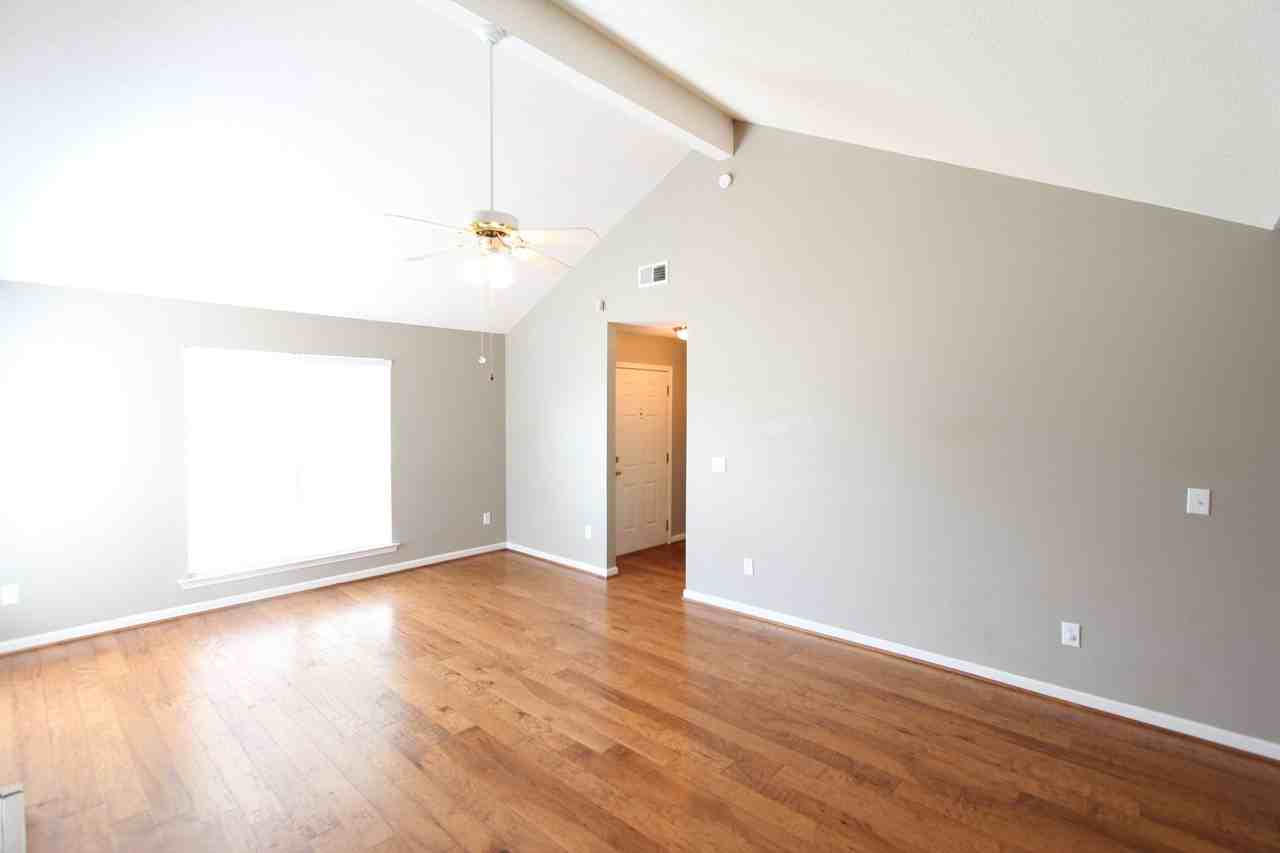 107 Roy Ct - Photo 3 of 16