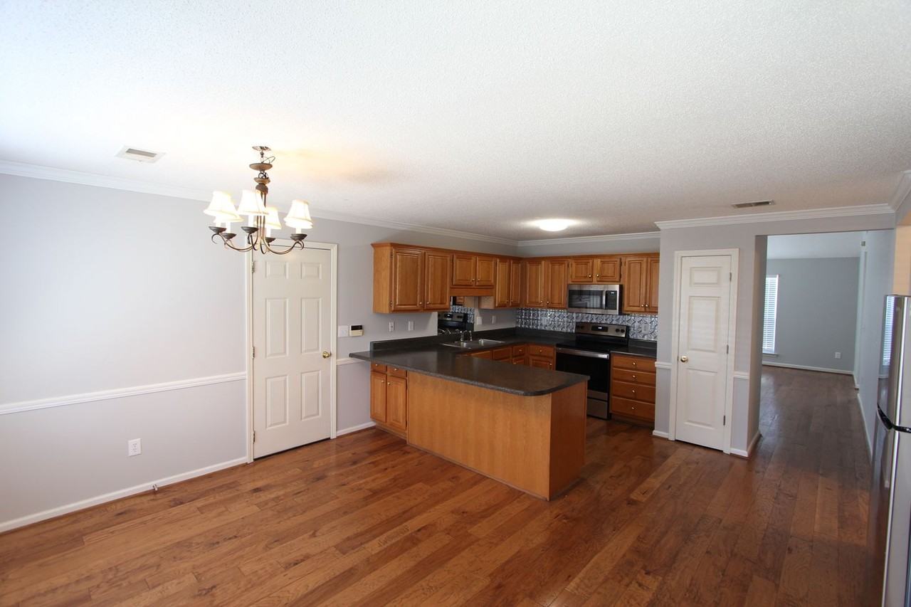 107 Roy Ct - Photo 4 of 16