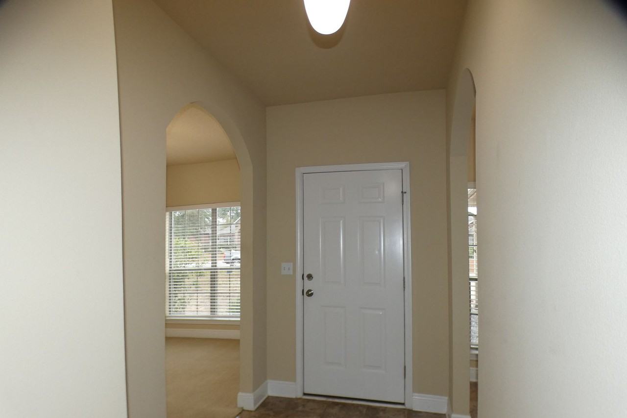 6747 Weathered Dr - Photo 4 of 28