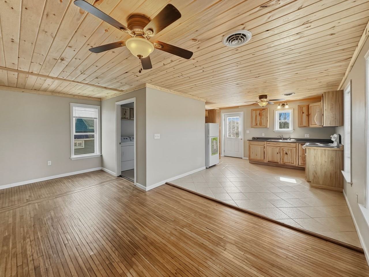 520 Shaw St - Photo 2 of 14