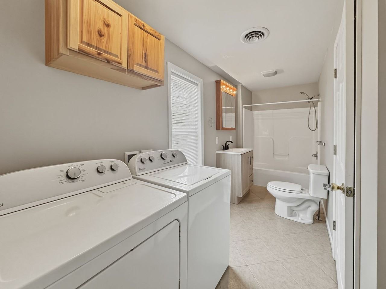 520 Shaw St - Photo 4 of 14