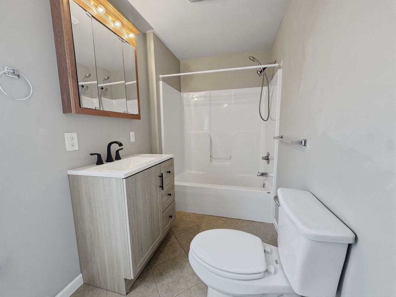 520 Shaw St - Photo 5 of 14