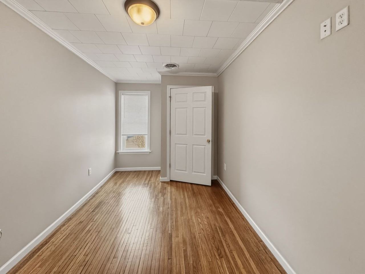 520 Shaw St - Photo 7 of 14