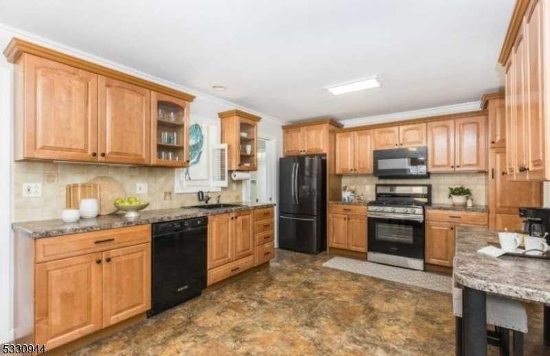 7 Evergreen Ter - Photo 5 of 30