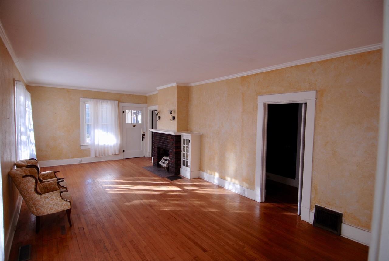 330 N Rollston Ave #1 - Photo 3 of 11