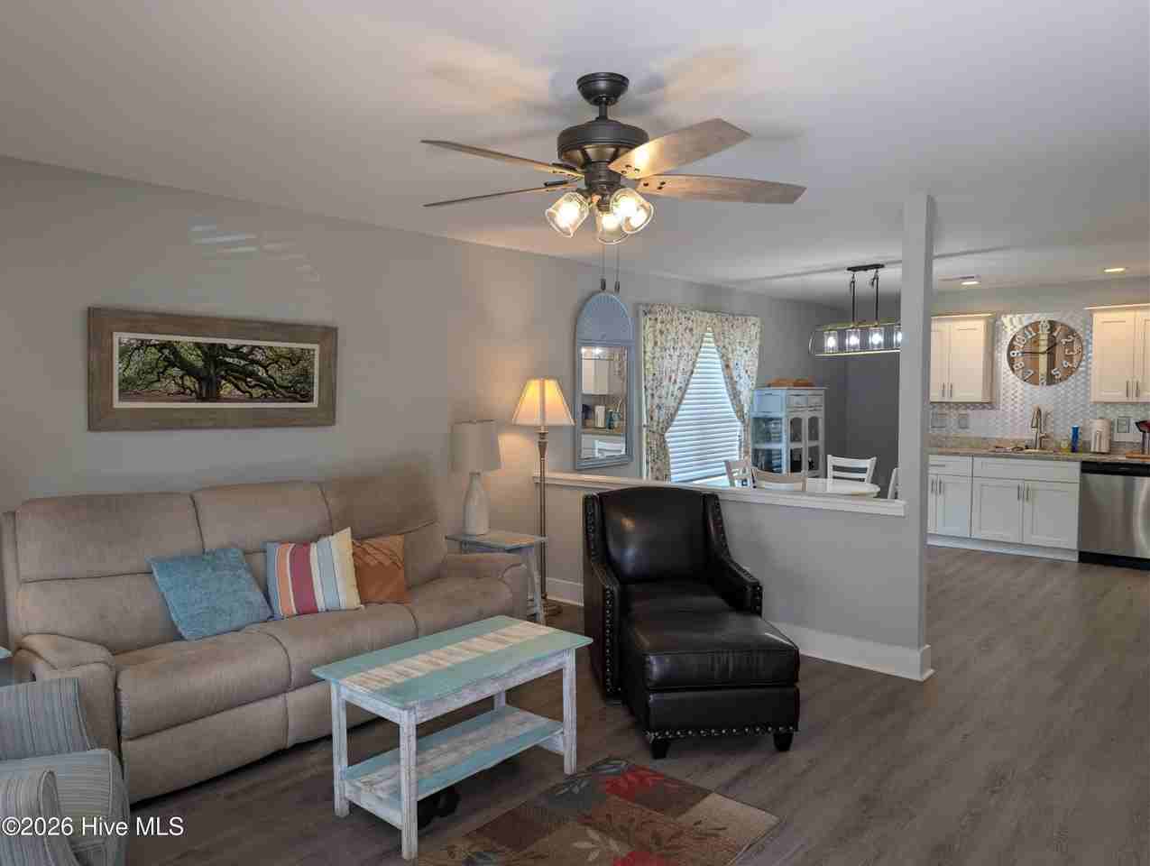 1086 Mille Ave - Photo 3 of 15