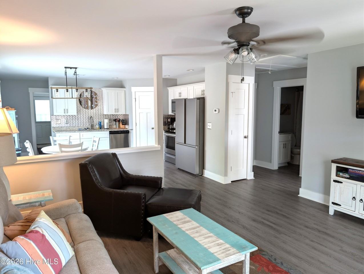 1086 Mille Ave - Photo 4 of 15