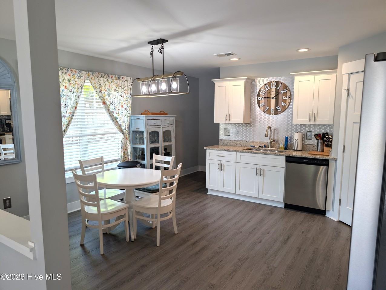 1086 Mille Ave - Photo 5 of 15