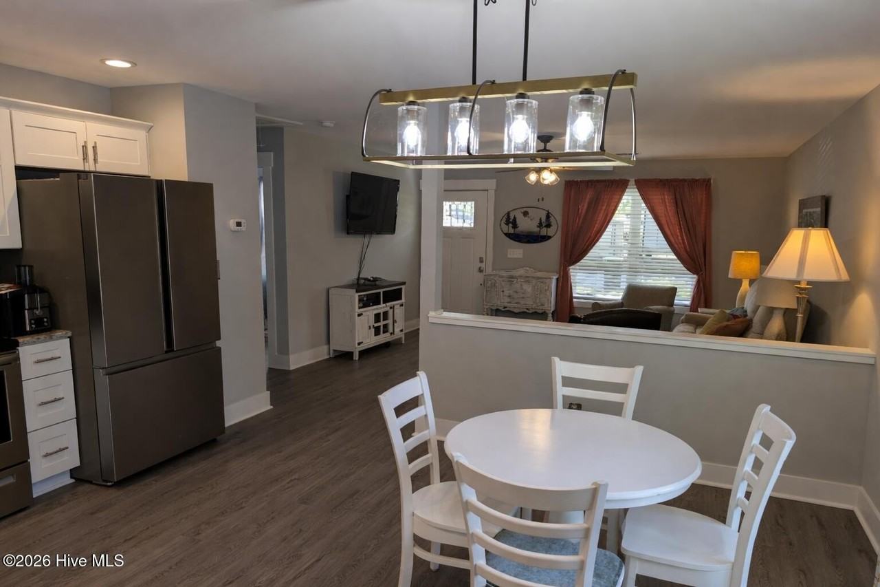 1086 Mille Ave - Photo 6 of 15