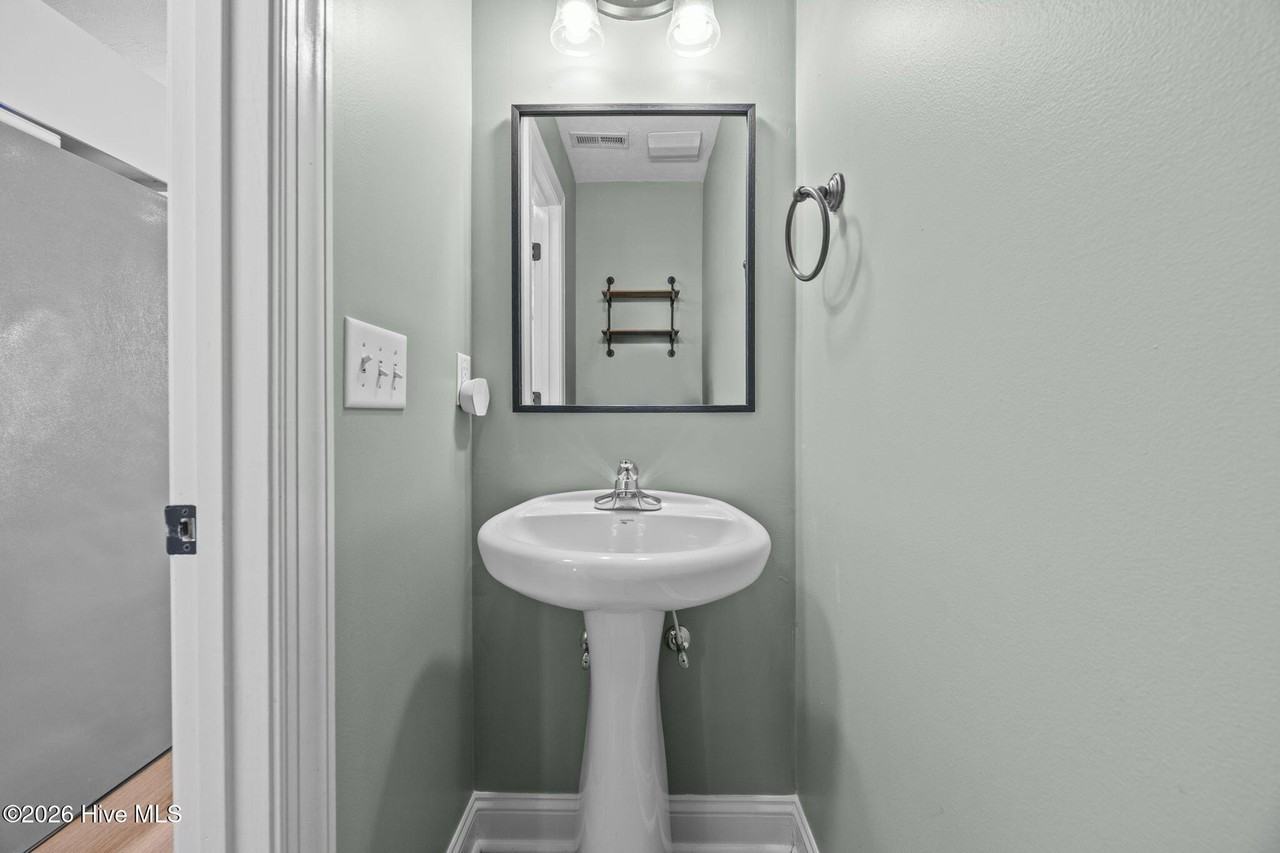 491 Lockwood Dr - Photo 6 of 35