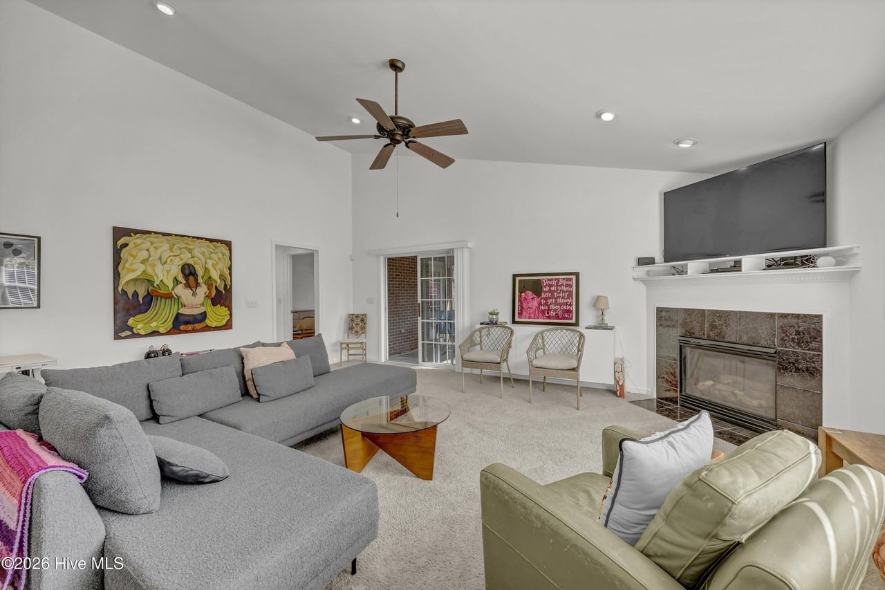 4935 Coronado Dr - Photo 4 of 27