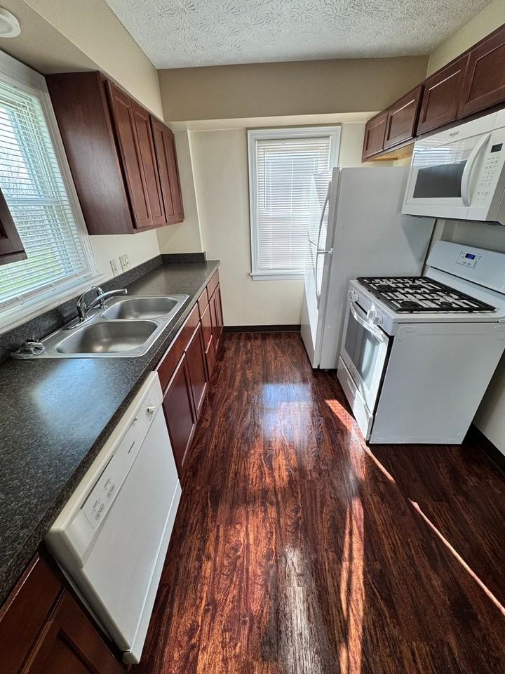 625 Churchill Rd - Photo 3 of 17